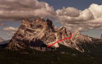 Il
		Monte Pelmo (m. 3.168) con in rosso il tracciato dalla
		Forcella Val d'Arcia al Rifugio Venezia