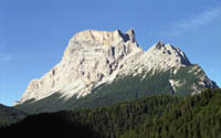 Il Monte Pelmo (m. 3.168) in
		un'alba limpidissima