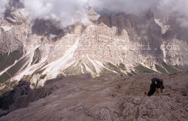 Monte
		Antelao, il piano inclinato roccioso, visto dall'alto
		verso il basso