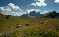 Mondeval de
sòra, con il Monte Pelmo, Dolomiti Mondeval de
sòra, con il Monte Pelmo, Dolomiti