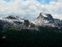 Nuvolau (sulla sinistra), Cinque Torri (al centro) e Averau (sulla destra)