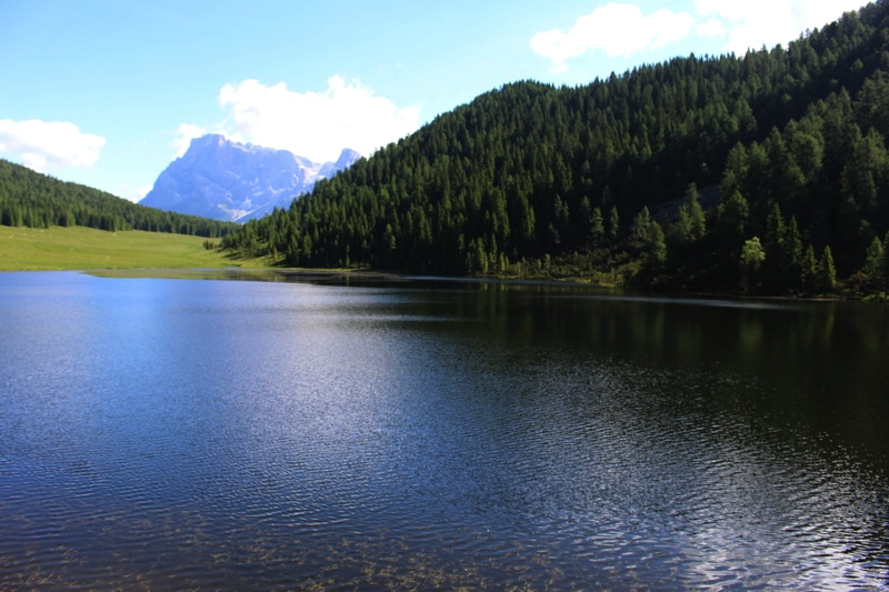 Lago di Calaita, in Val Lozen. Sullo sfondo, le Pale di San Martino.